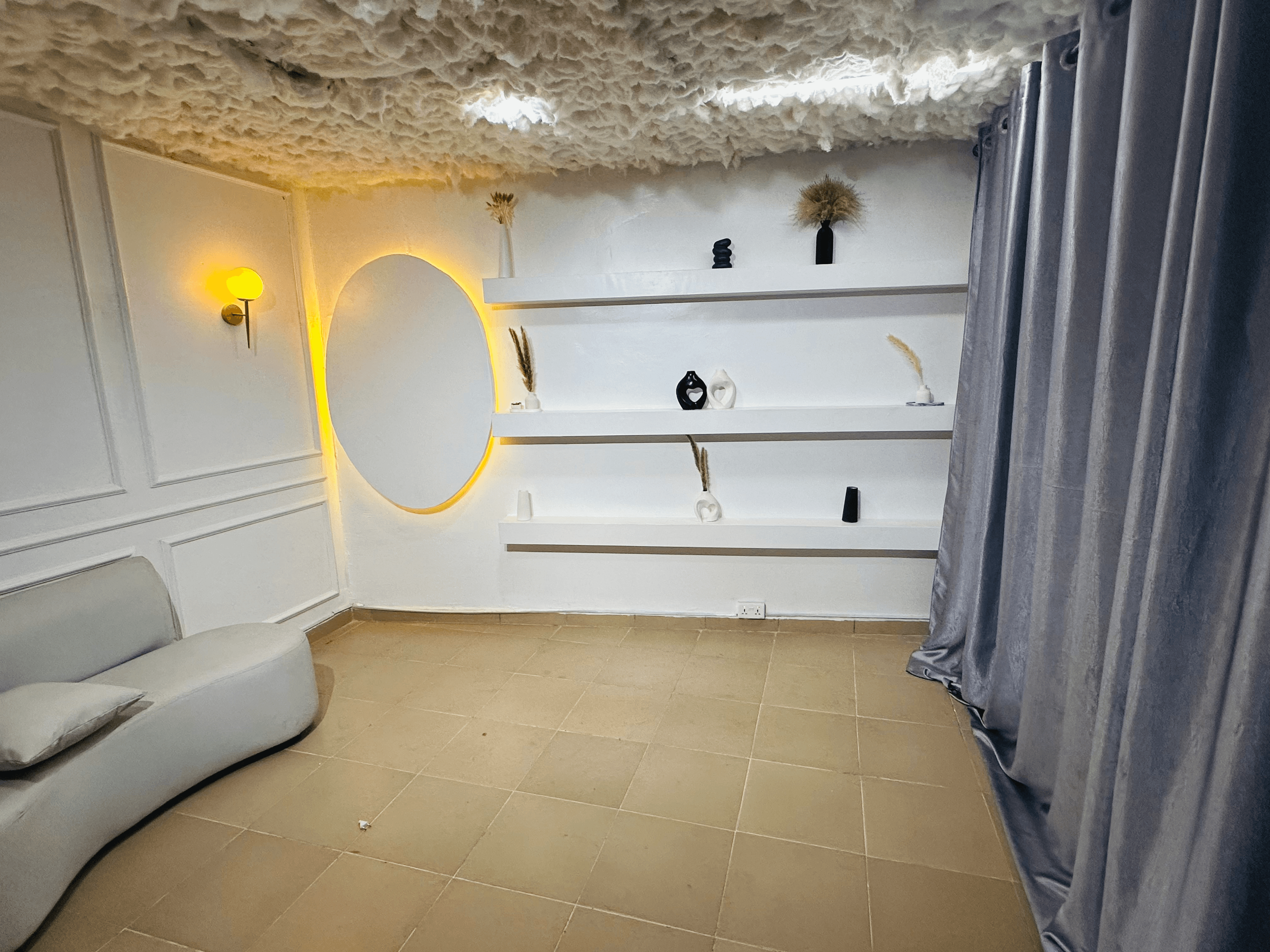Abit Hub Content Studio — professional lighting and backdrops